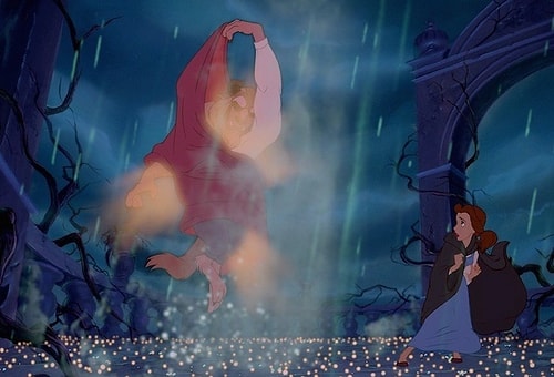 В сцене перевоплощения Чудовища студия Disney использовала настоящий дым, если не брать во внимание, что они взяли для этого сцену из «Черного котла»