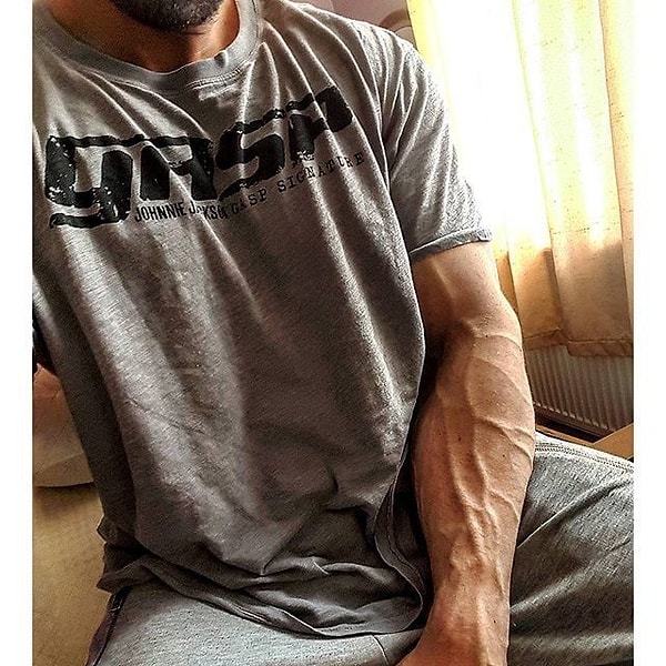 1. Жилистые руки