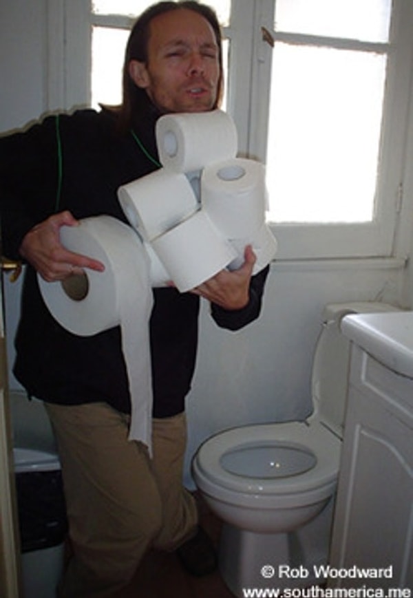 14. В Чили в общественных туалетах частенько крадут туалетную бумагу