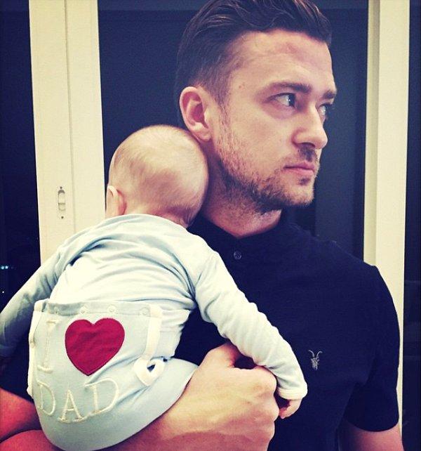 23. Justin Timberlake küçük oğlu ile...