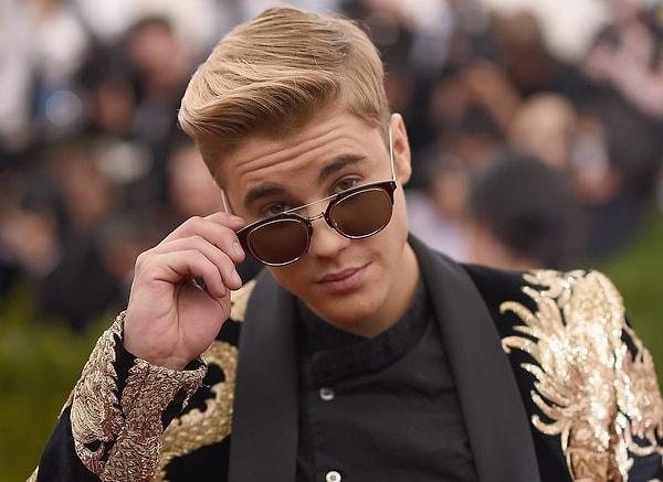 Etrafa öfke saçan pop yıldızı Justin Bieber bu sefer de hayranlarına kötü davrandığı için gündeme oturdu.