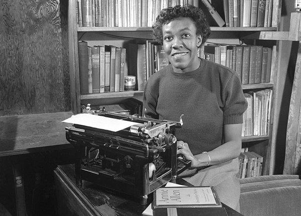 17. Gwendolyn Brooks, şiir alanında Pulitzer kazanan ilk siyahi kadın.
