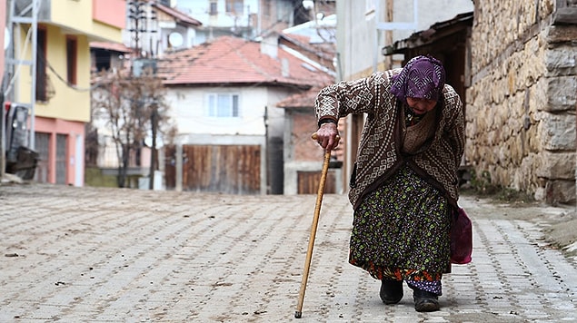 Yaşlı nüfusun yüzde 43,9’unu erkekler, yüzde 56,1’ini kadınlar oluşturdu.