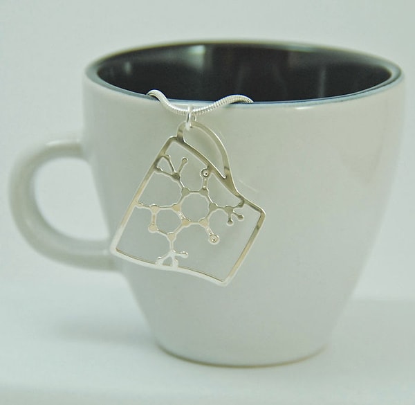 14. "Молекула кофеина в чашке"