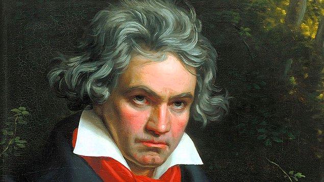 1. Beethoven, rakibi Steibelt tarafından bir doğaçlama düellosuna davet edildiğinde, Steibelt’in eserlerinden birinin nota kağıdını ters koyup çalmaya başlamış.