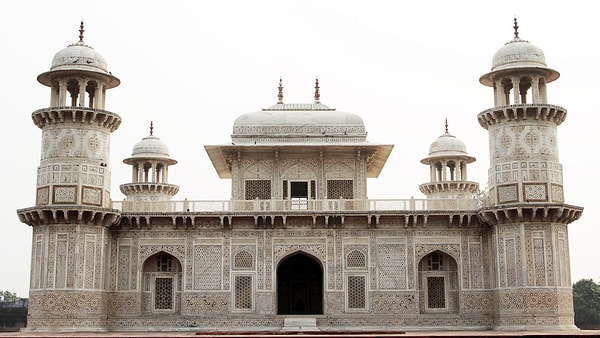 17. Похоже, и с архитектурой в Индии боооооольшие проблемы...