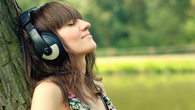 İnsana Adeta Bir Terapi Gibi Gelen Sıkılmadan Dinleyebileceğiniz 21 Uzun Şarkı