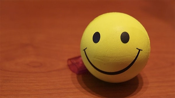 16. Выражение эмоций провоцирует их возникновение. Это значит, что если вы заставляете себя улыбаться, ваше настроение автоматически улучшается.