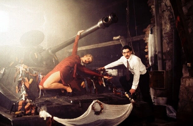 26 Exceptional Examples Of Absurd Movies Onedio Co