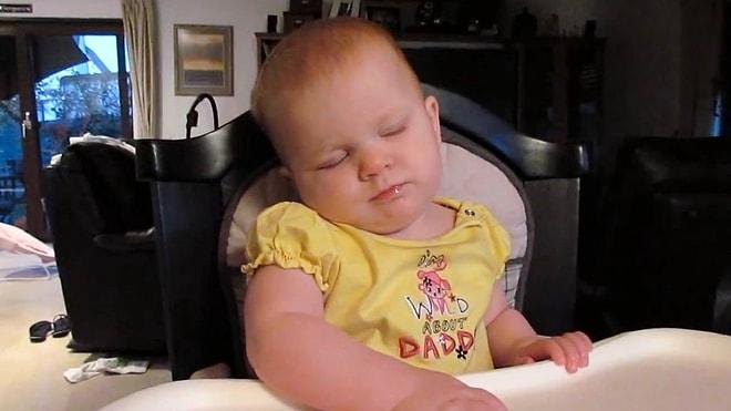 Kafalarını Taşımakta Zorluk Yaşayıp Şipşak Uykuya Dalan Bebeklerin Aşırı Sevimli Anları