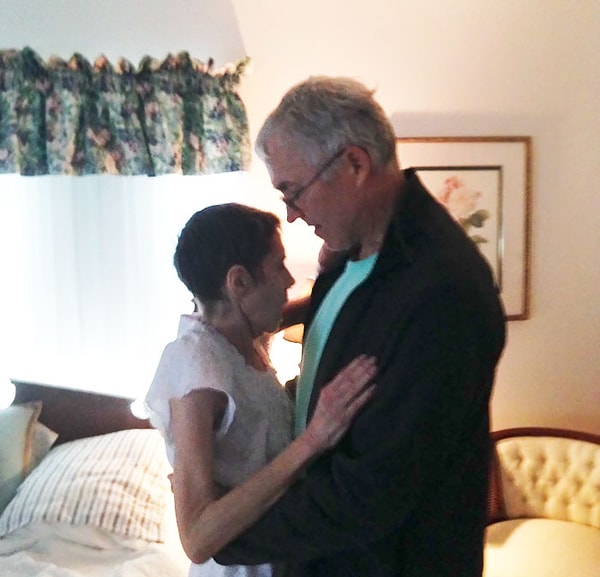 4. "Последний танец мамы с моим отцом. Ночь перед тем, как она ушла из жизни после 15-летней борьбы с раком"