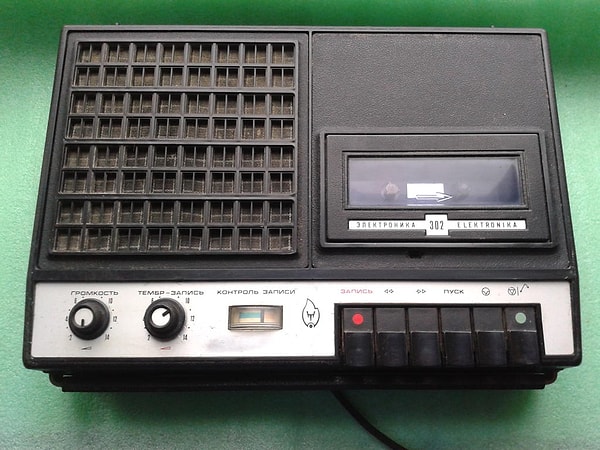 9. Магнитофон "Электроника 302"
