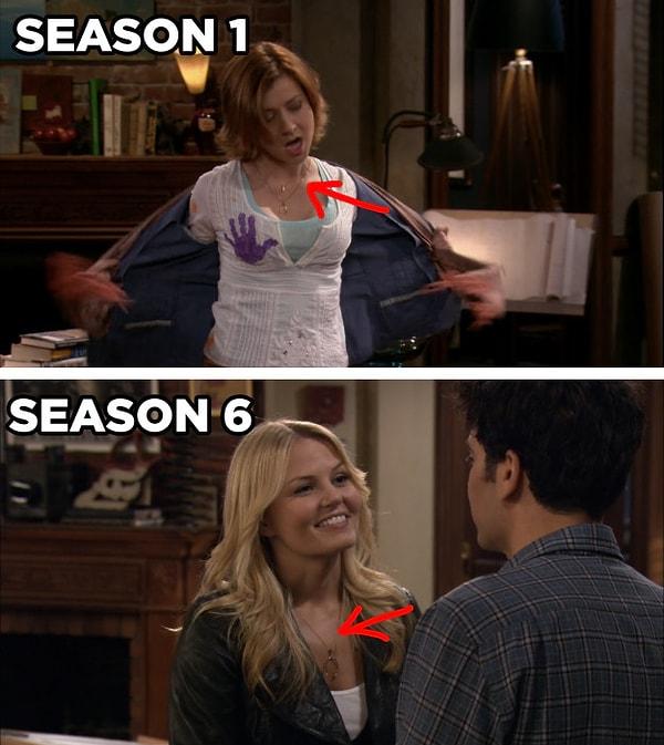 1. Zoey, Lily'nin 1. sezonda taktığı kolyeyi takıyor.