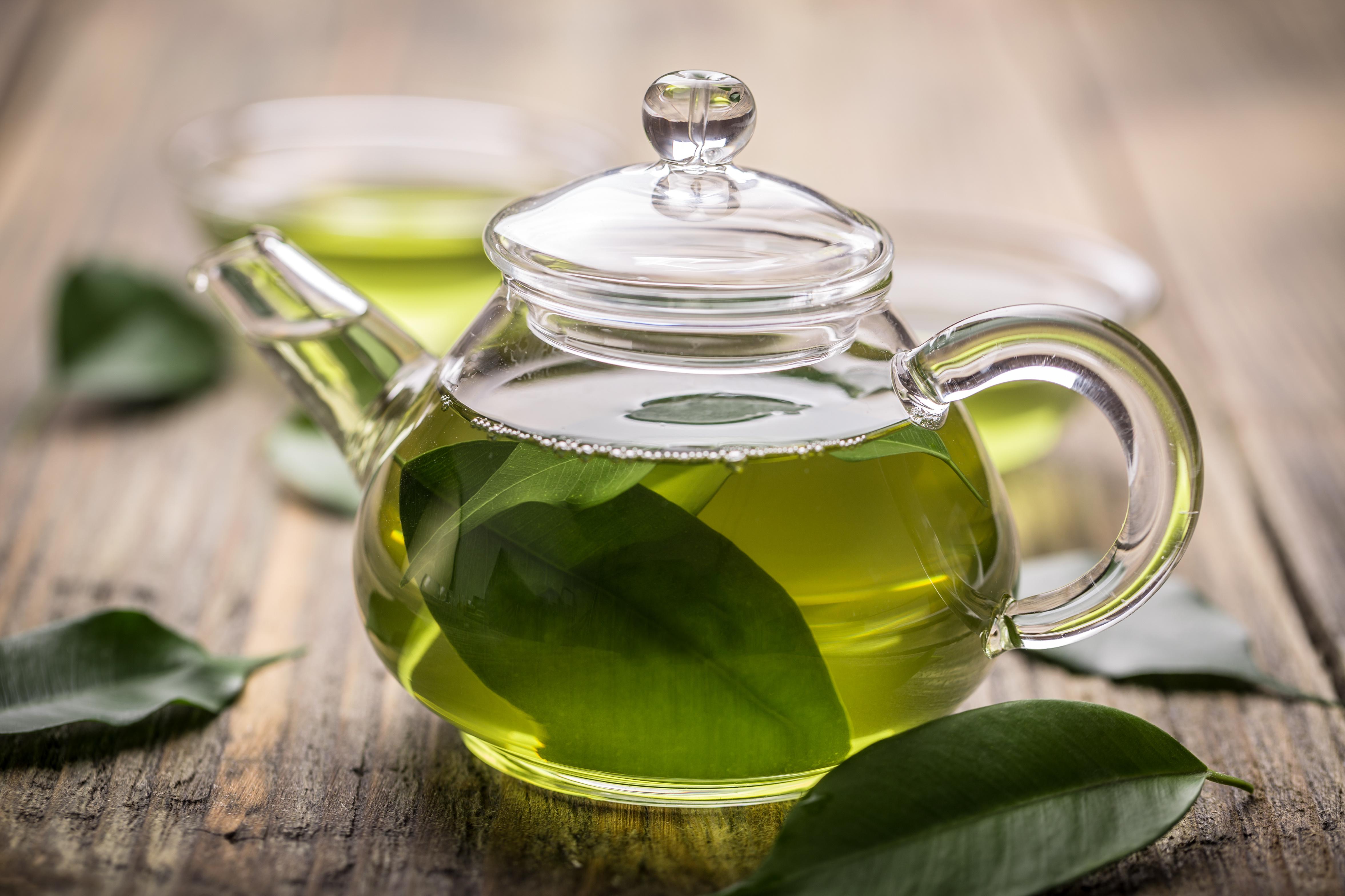 Чай в чайнике. Зеленый чай Green Tea. Греен Теа чай. Green Tea чай зелёный Green Tea. Чай зелёный «чай с манго».