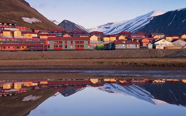 2. It’s illegal to die in Longyearbyen, Norway.