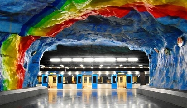 3. А вот вам и радужный потолок. Уже повеселее!