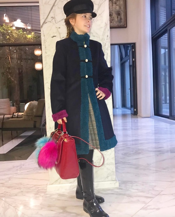 5. А среди своих подруг слывет настоящей иконой стиля.