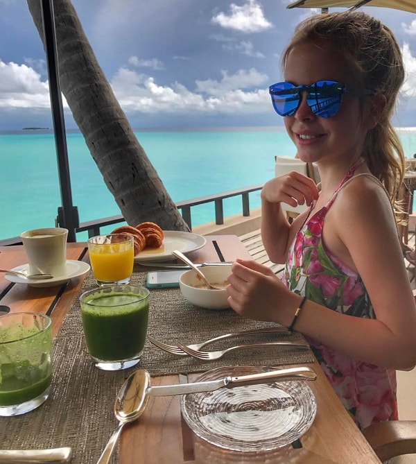 8. Популярными местами отдыха для малышки являются Мальдивы и Сардиния.