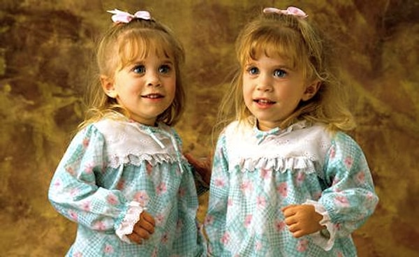 8. Девочки действительно выглядят почти идентично.