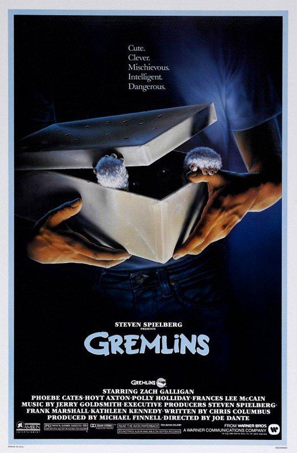 19. 80'lere damga vuran Gremlinler filminin posterinde ince bir detay var.
