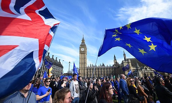 Brexit destekçileri İngiltere'nin AB'den çıktıktan sonra hiçbir mali yükümlülüğü kalmayacağını ve hiçbir ödeme yapmaması gerektiğini savunuyor.