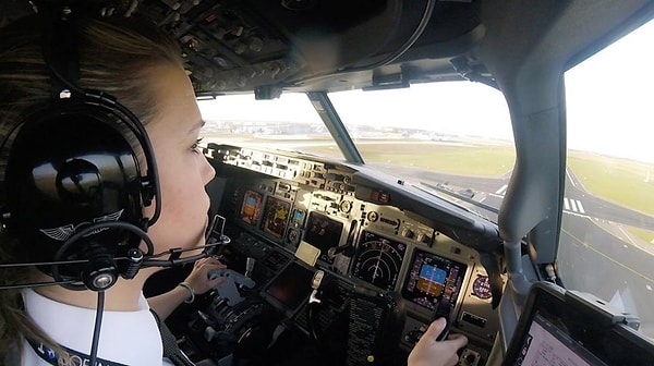 В своем микроблоге она выкладывает цитаты, вдохновившие ее на то, чтобы стать пилотом