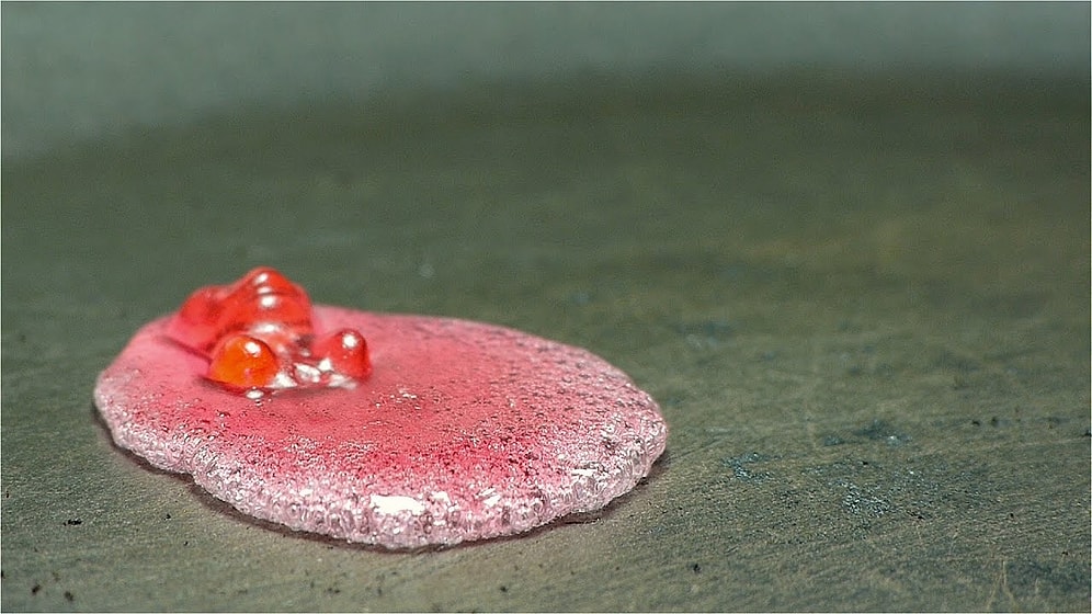 Şekerleme ve Çikolataların İnsanı Hipnotize Edici Erime Anlarını Bir de Tersten İzleyin!