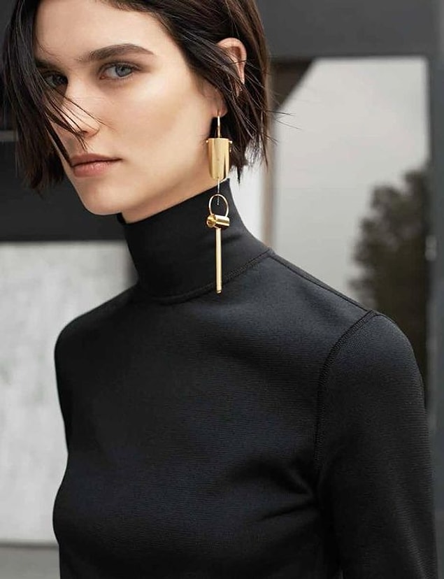 Like here with this black turtleneck...