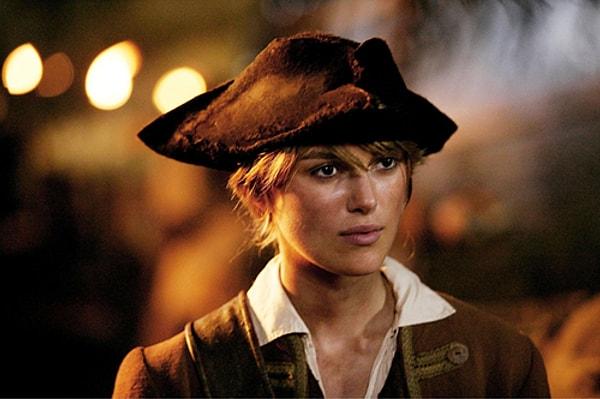 10. Keira Knightley, Karayip Korsanları serisinde erkek kılığına girmek zorunda kaldı ve parlak bir oğlana benzedi. :)