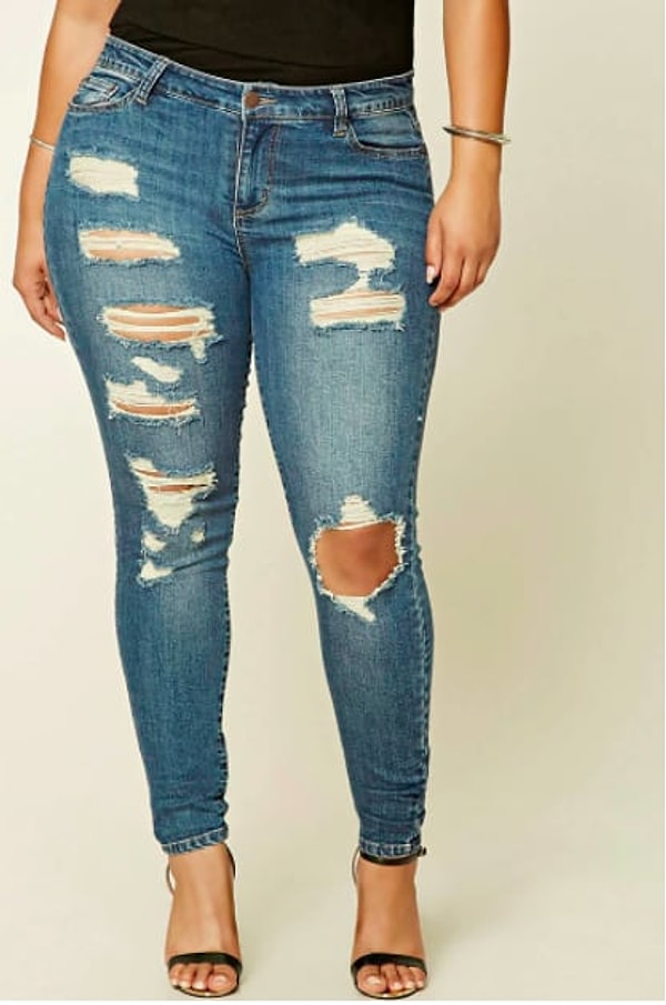 7. А вы бы надели эти рваные джинсы на День Рождения подруги?