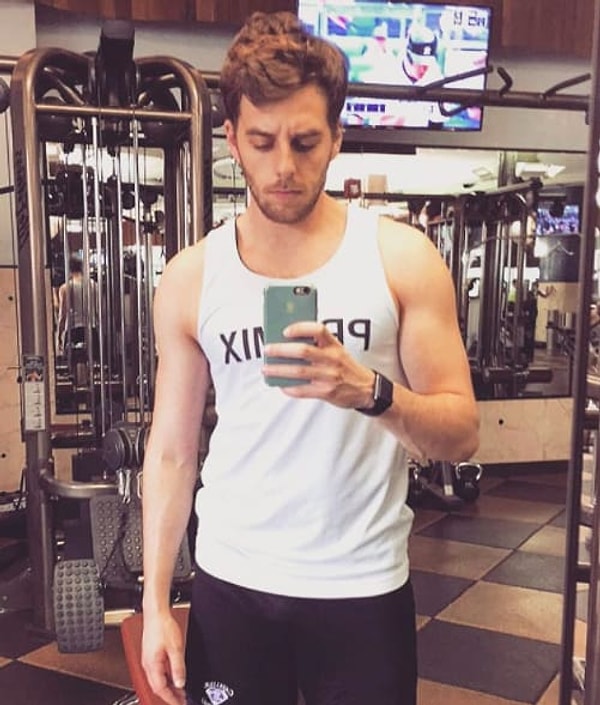 Знакомьтесь, это Спенсер! Ровно год назад началось его участие в одном фитнес-проекте, где молодой человек работал над тем, чтобы набрать максимально возможное количество мышечной массы.