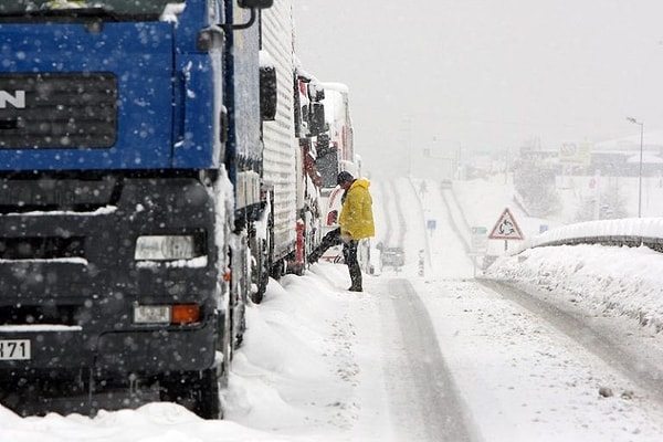 9. Дальнобойщик (около 60.000 рублей в месяц)