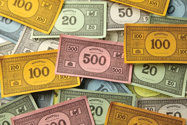 9. Monopoly parası gerçek parayı sayıca geçmiş durumda.