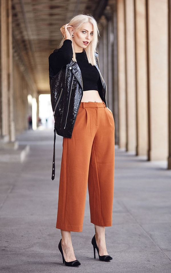 7. Кюлоты + кожаная косуха = крутой образ.