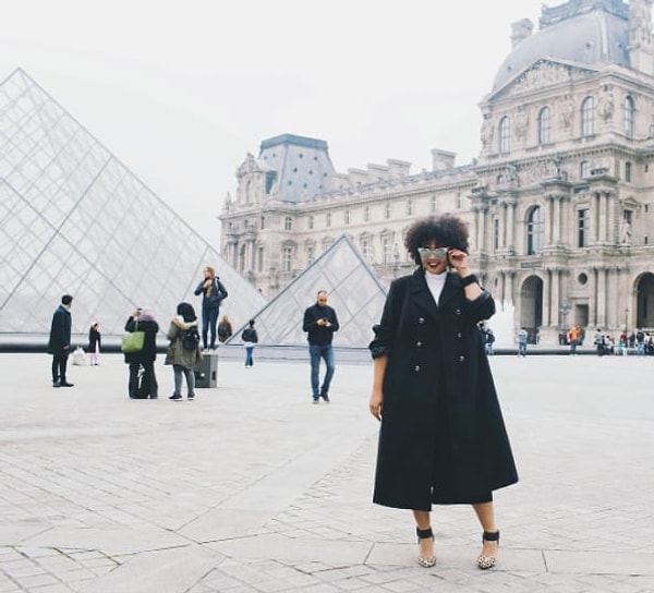 10. Создавайте так называемые "многослойные луки", которые помогут добавить в ваш образ разнообразия и гламура.