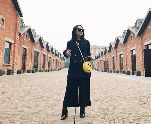 15. Носите вещи базовых цветов: белого, чёрного, бежевого.