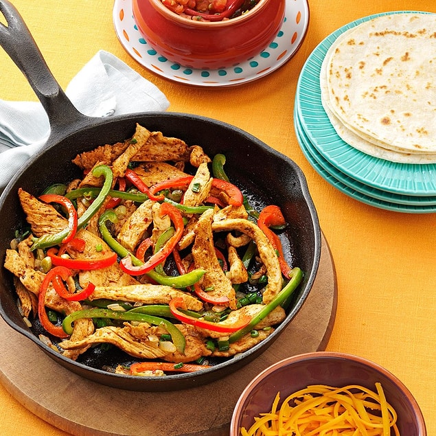 1. Fajita yemeğinin yanına avokado, salsa ve yoğurt sos iyi gider.