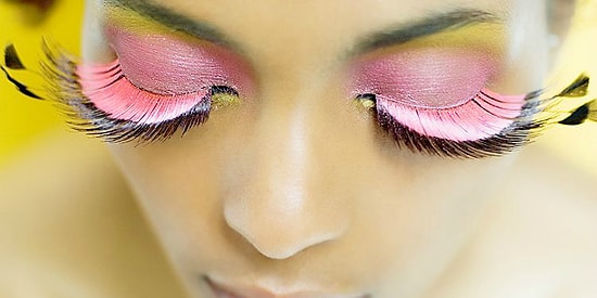 Эти 10 проблем знакомы только девушкам, которые хоть раз носили накладные ресницы