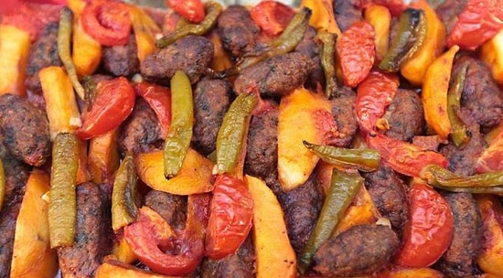 Suyuna Ekmek Banmayı Sevdiğimiz Köfte: İzmir Köfte Nasıl Yapılır?