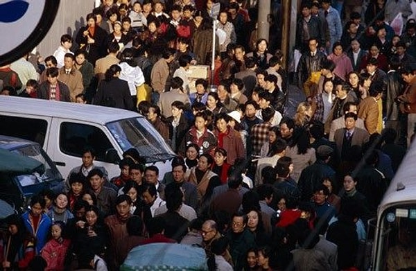 2. Как ты себя чувствуешь в месте большого скопления людей?