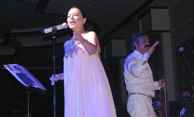 9. Ebru Gündeş