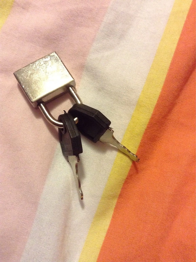 "Моя девушка боялась потерять ключи от этого замка, поэтому сделала так"