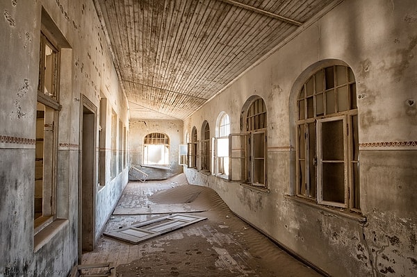 7. В 1980 году горнодобывающая компания "De Beers" провела в Колманскопе реставрационные работы, в результате чего город превратился в музей.