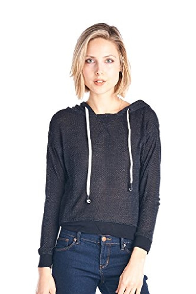 8. Kapüşon ipleri birer kulaklık olan sweatshirt.