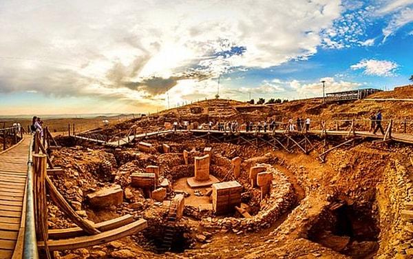 17. Dünyanın ilk tapınağının bulunduğu, tarihin en eski ibadet merkezi olarak kabul edilen ve Şanlıurfa ilimizde bulunan arkeolojik alan hangisidir?