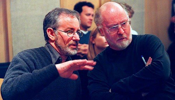 18. Sugarland Express'ten bu yana 42 yıllık ortak bir sinema geçmişleri bulunan yönetmen Steven Spielberg ve besteci John Williams'ın beraber çalışmadıkları sadece iki film var.