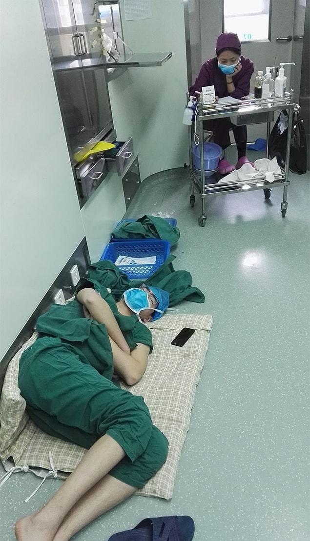 After his extremely long shift, Heng was captured sleeping on the hospital floor.