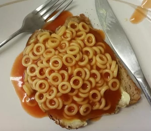 Tost ekmeğinde yuvarlak spagetti