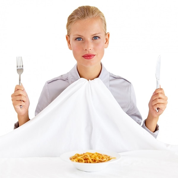 6. Во время приема пищи сидите с ровной спиной, не смотрите телевизор и не читайте книгу.