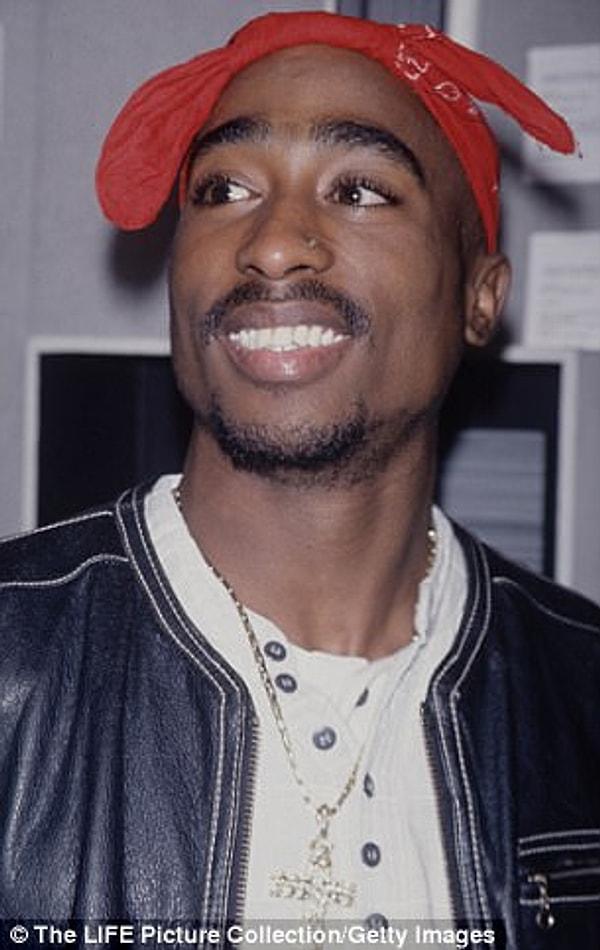 Ünlü rapçi Marion 'Suge' Knight, avukatının beyannamesine göre Tupac Shakur'un öldürülmesinin gerçek hedefi olduğunu yıllar sonra ortaya koydu.